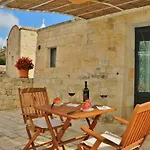 Trulli Vules מלון דירות אוסטוני