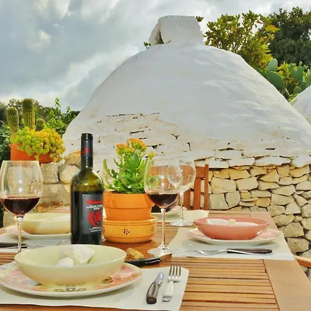 アパートホテル Trulli Vules オストゥーニ