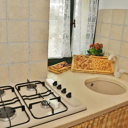 アパートホテル Trulli Vules 3*