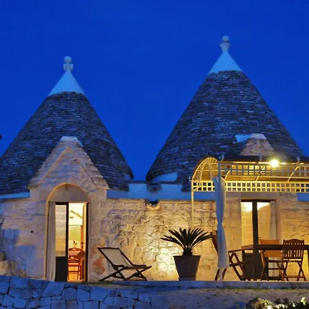 アパートホテル Trulli Vules 3*