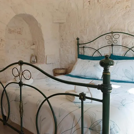 アパートホテル Trulli Vules 3*